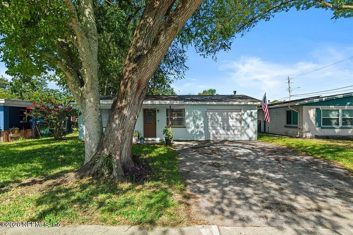 2 bed, 1.0 bath, 828 sqft, $1,700 — Photo 4
