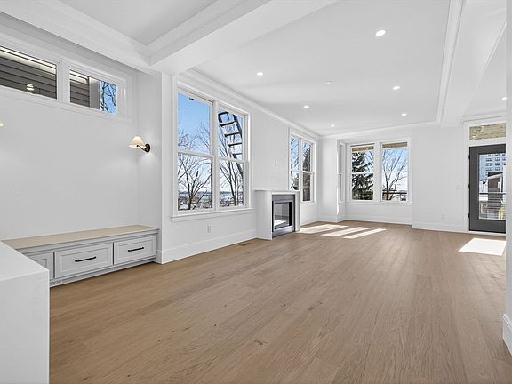 5th image of 427 E 6th St Floor 1