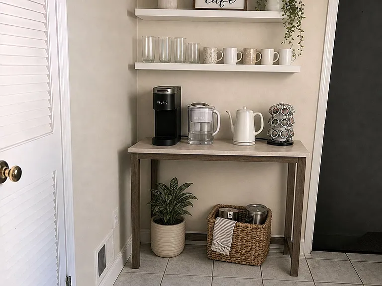 9905 Edgehill Ln — Photo 12