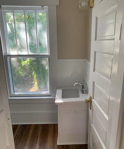 407 Biltmore St — Photo 12