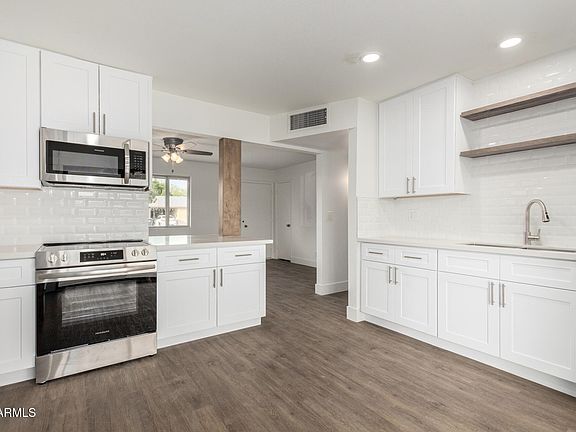 2nd image of 1703 W BELFAST Street