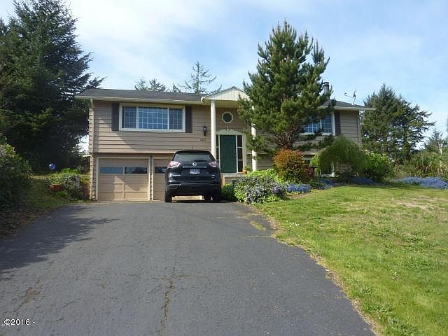 1st image of 240 NE Crestline Dr