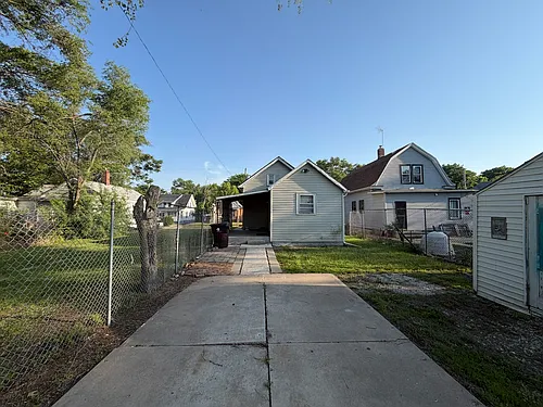 1925 W Garden St Photo 1