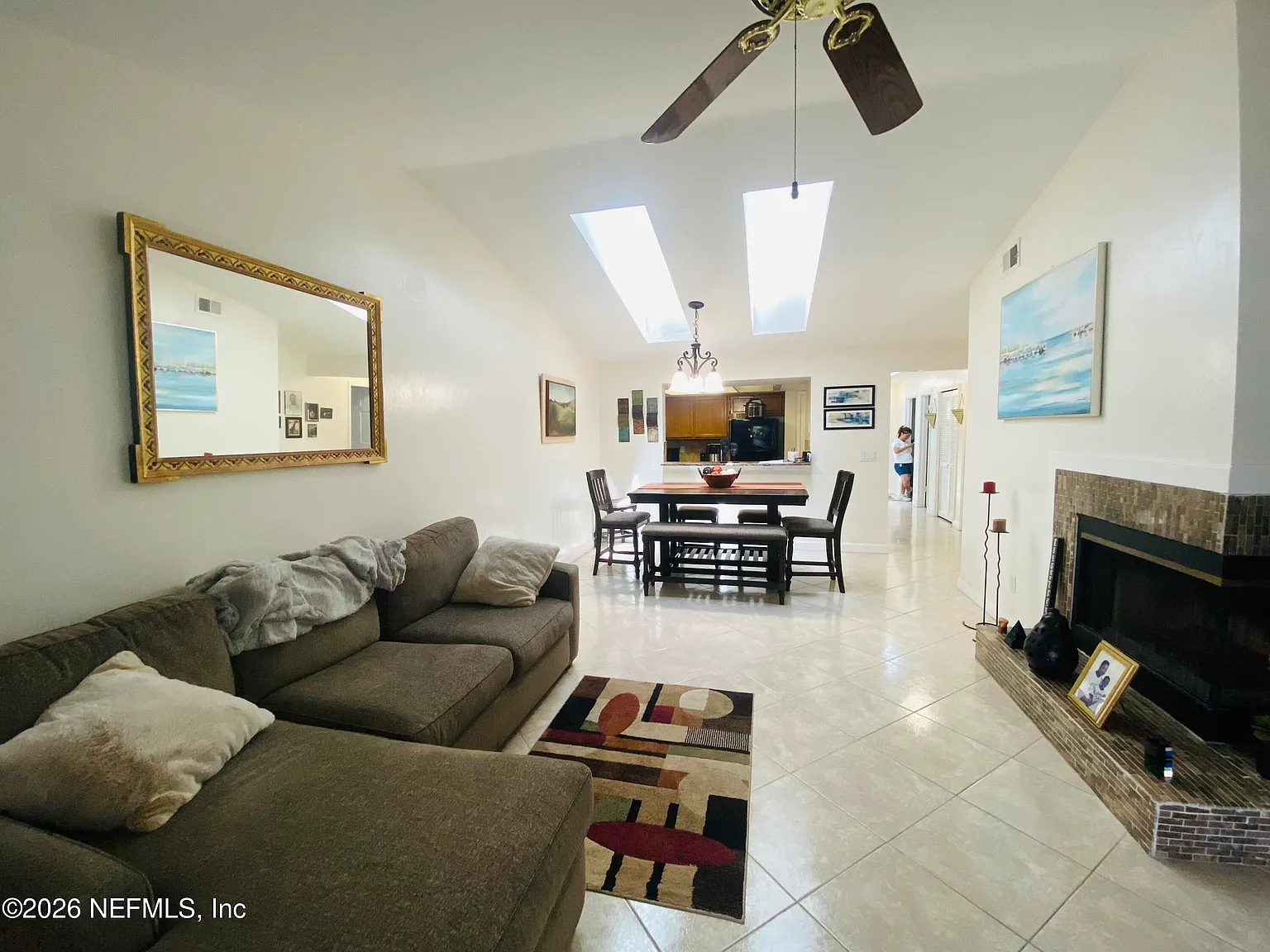3 bed, 2.0 bath, 1199 sqft, $1,850 — Photo 4