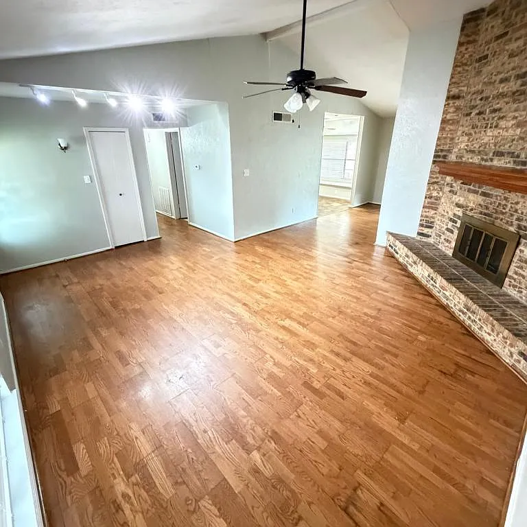 Building Photo - 1721 Brazoria Dr