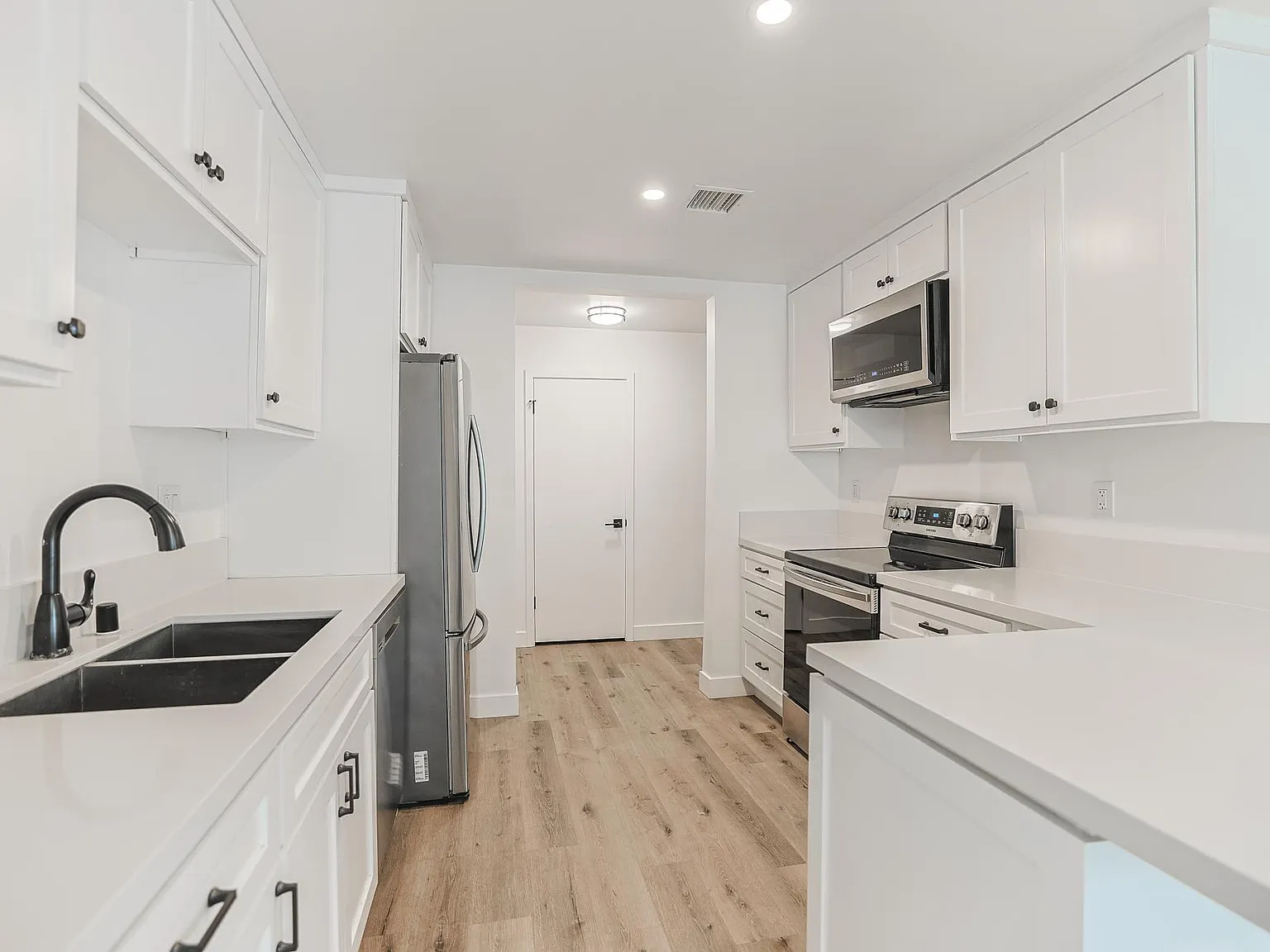 2 bed, 1350 sqft, $5,495 — Photo 2