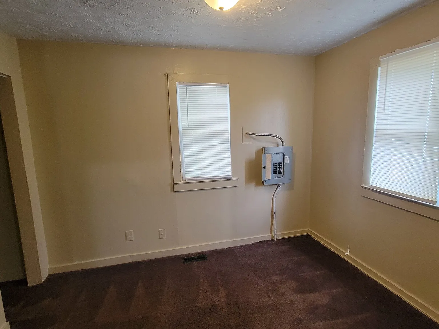 3 bed, 1.0 bath, $1,000 — Photo 4