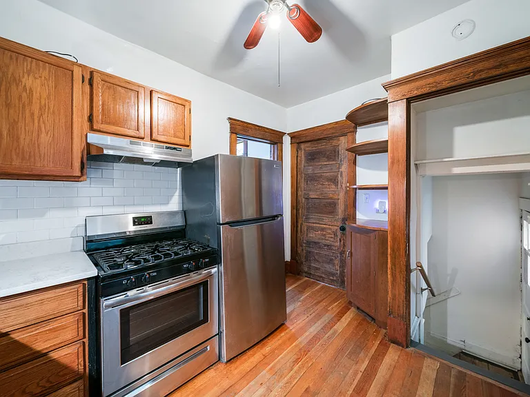 831 Hamlin St — Photo 27