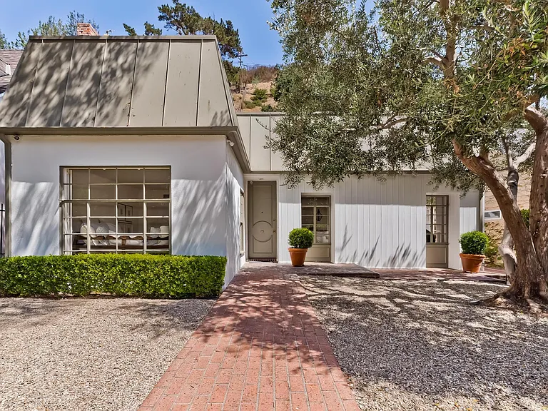 1448 N Beverly Dr — Photo 4