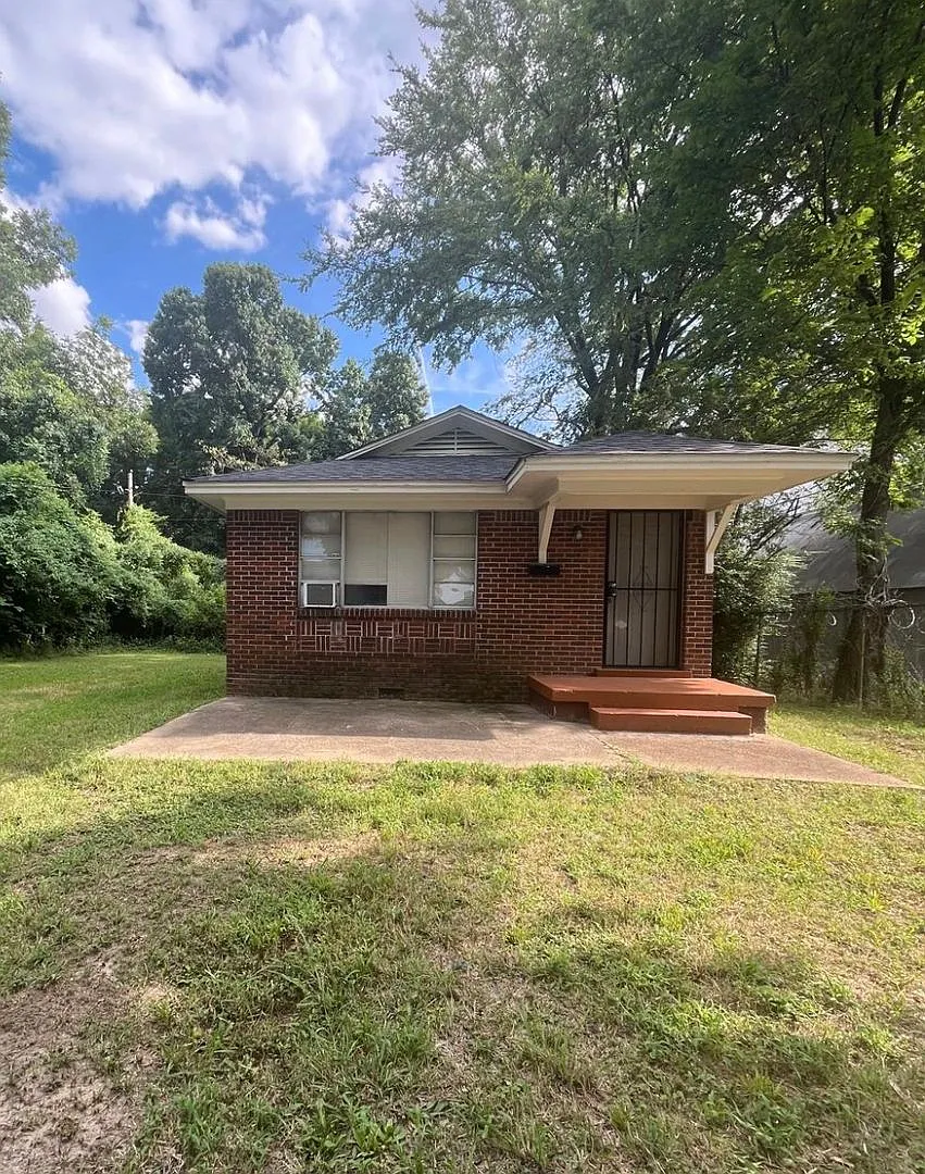 2225 Riley Ave — Photo 2