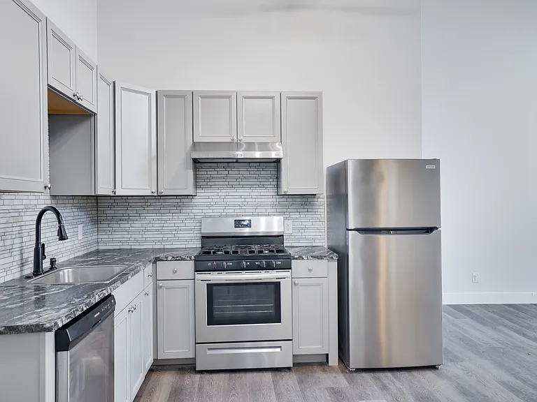 633 McKinley St #102 — Photo 11