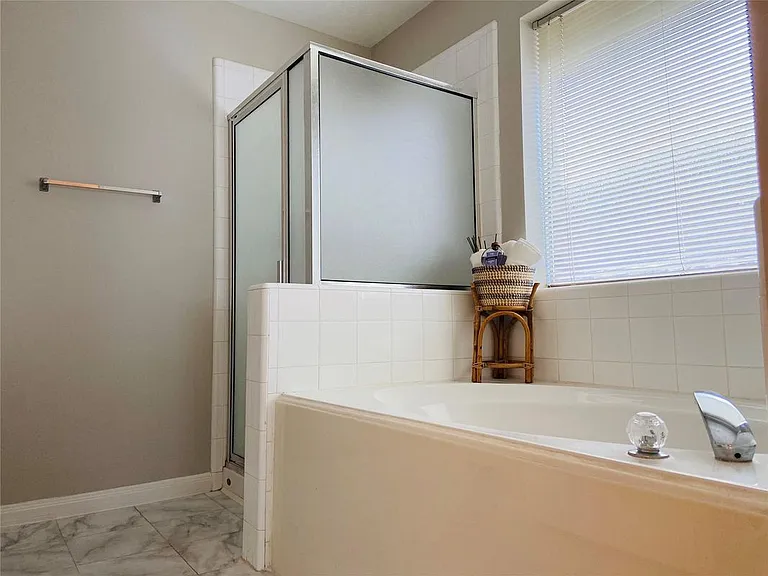 1404 Helmsley Dr — Photo 13