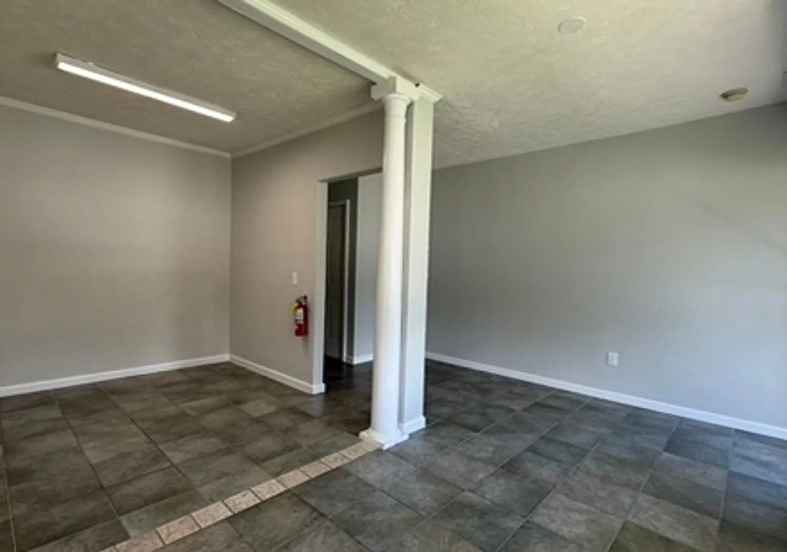 Commercial Office Space in Historic Richmond Hill — Photo 4