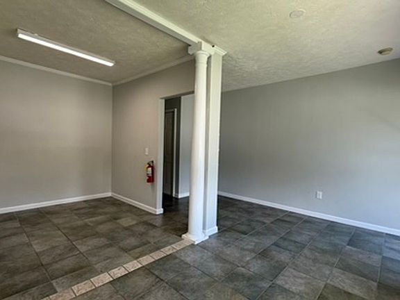 4th image of 10634 Ford Ave