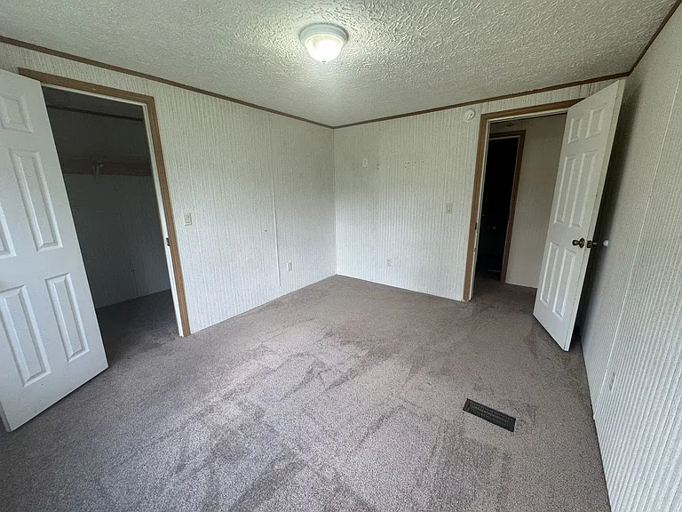 1451 Columbus Rd — Photo 8