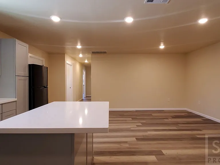 1390 Yale Pl — Photo 6
