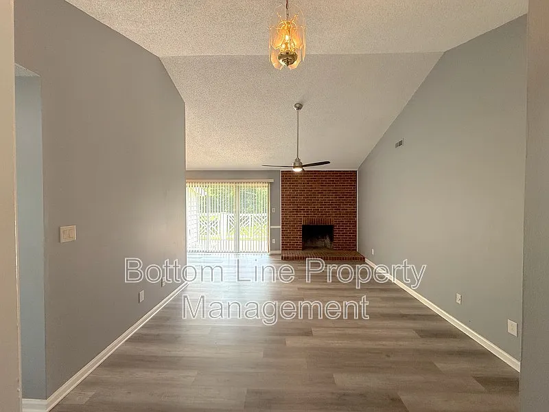 2 bed, 2.0 bath, 980 sqft, $1,425 — Photo 3