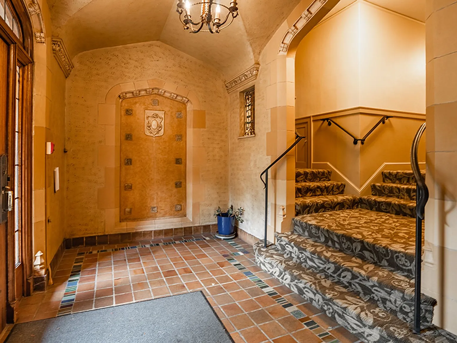Lakeside Apartments — Photo 3