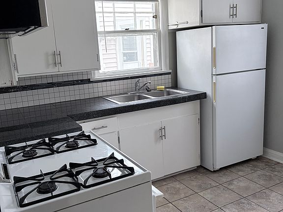 5th image of 409 7th Ave S #1