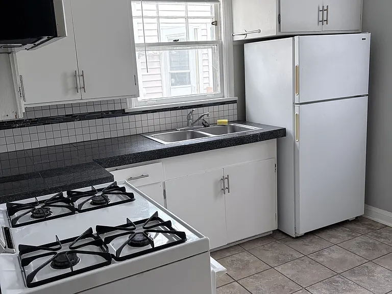 409 7th Ave S #1 — Photo 5