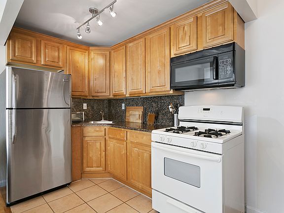 5th image of 35 Essex St APT 8D