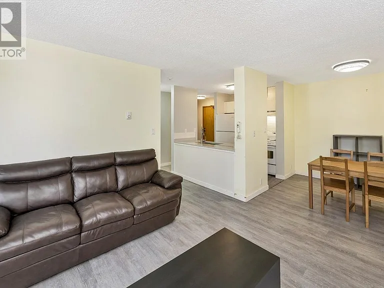 1630 Quadra St #306 — Photo 6