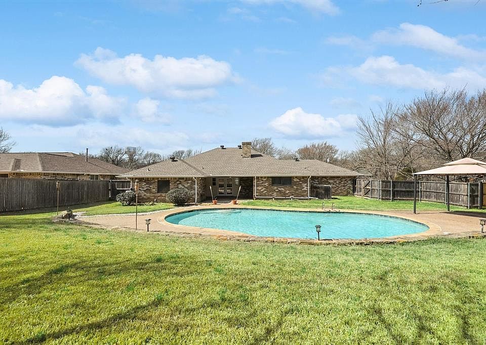 1st image of 214 Winding Creek Dr
