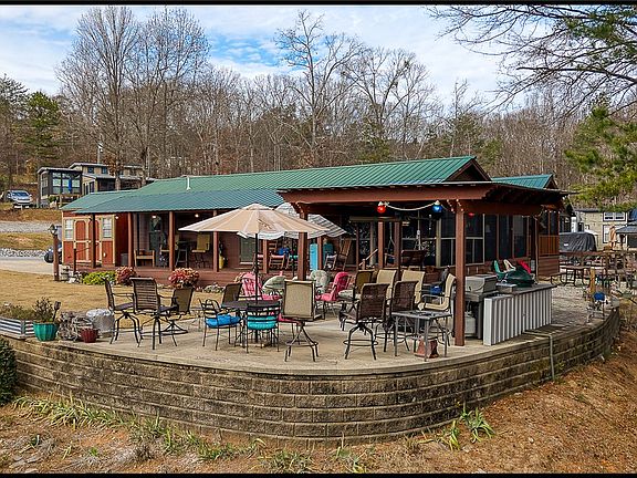 3rd image of 669 N Fleetwood Ln