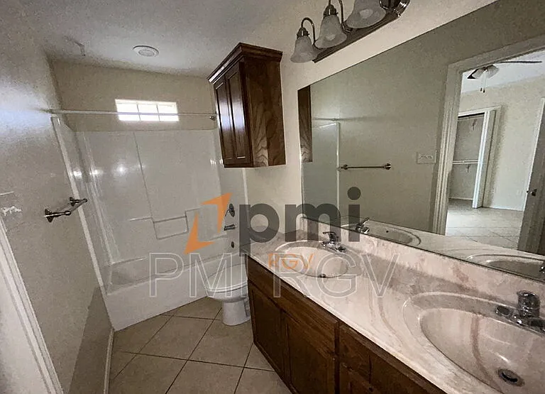 315 W Albatross Ave #UNITC — Photo 9