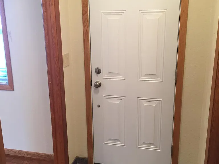 Laundry Room looking toward Rear Entry/Dinette