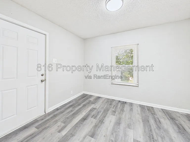 5715 Wabash Ave — Photo 16