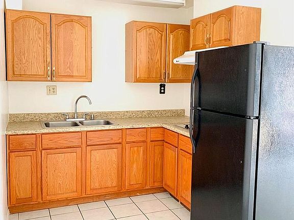 5th image of 324 N Beachwood Dr #1