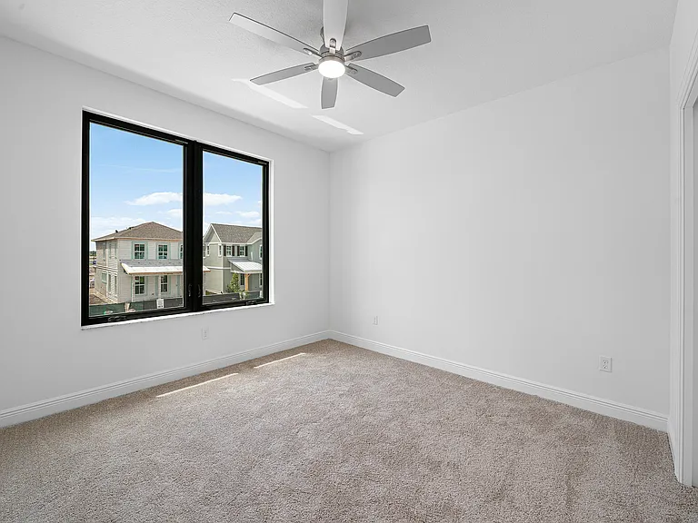 920 SW Newfield Ave — Photo 34