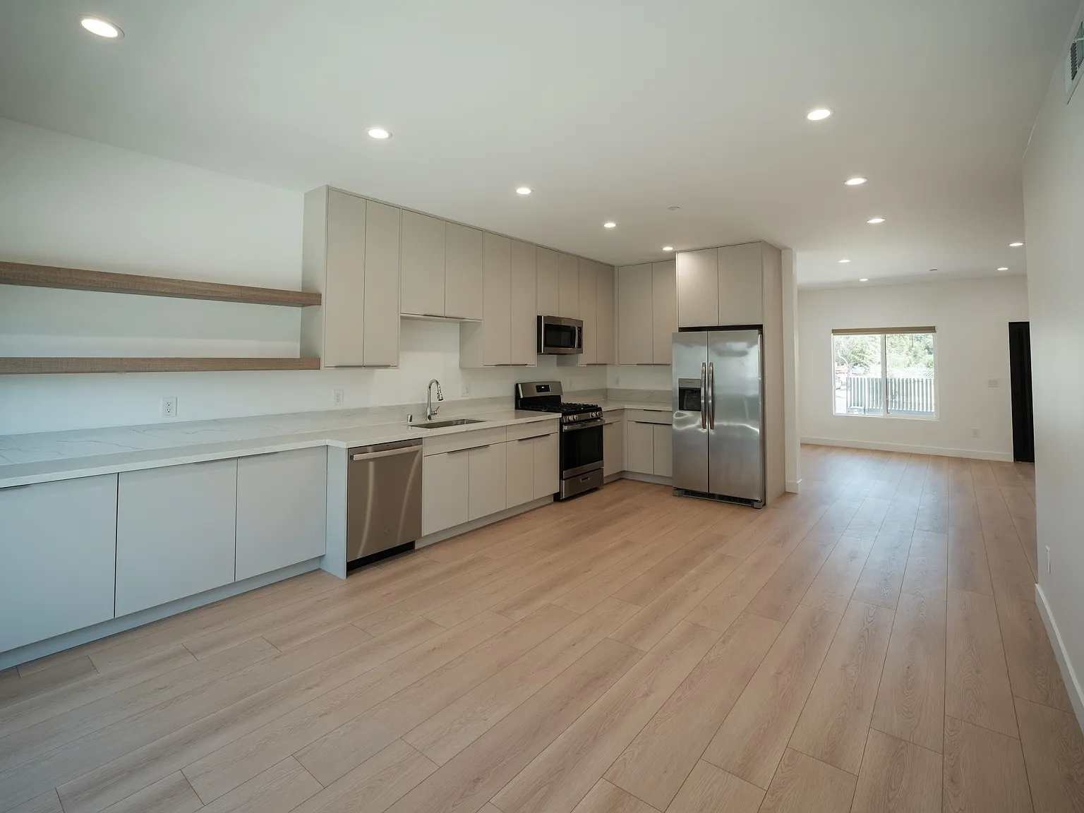 2 bed, 1400 sqft, $3,500 — Photo 2