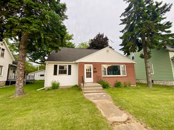 1054 Marinette Ave, Marinette, WI 54143