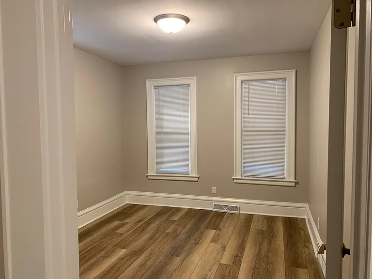 552 W Doty St #1 — Photo 10