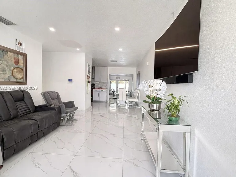 11950 SW 187th Ter — Photo 3