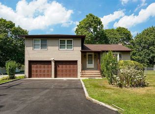 29 Eugene St, Melville, NY 11747