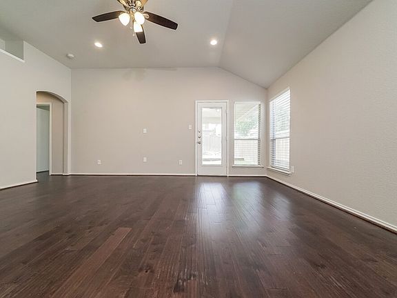 4th image of 1005 Fort Apache Dr