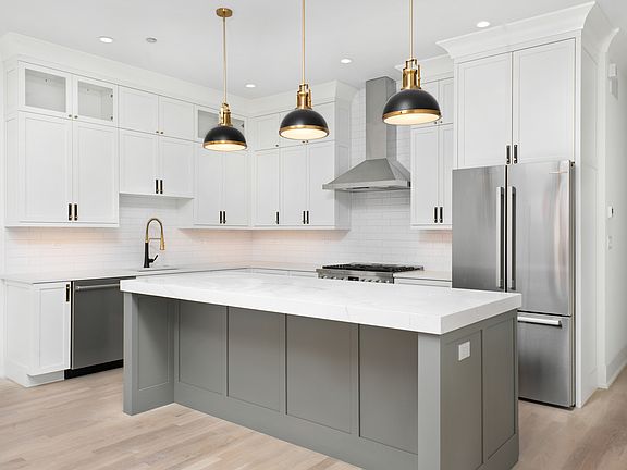 5th image of 2913 W Belmont Ave #2W