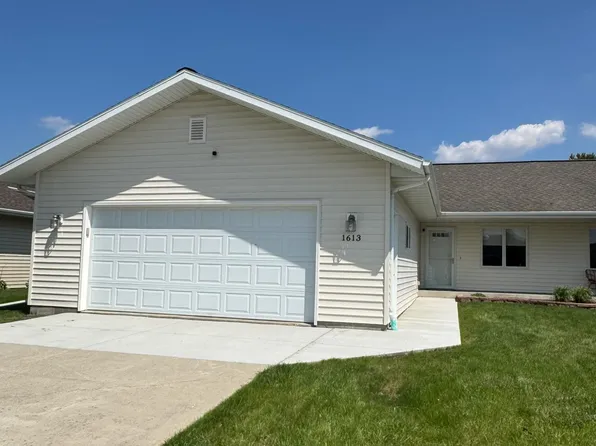 1613 Park Dr SE, East Grand Forks, MN 56721