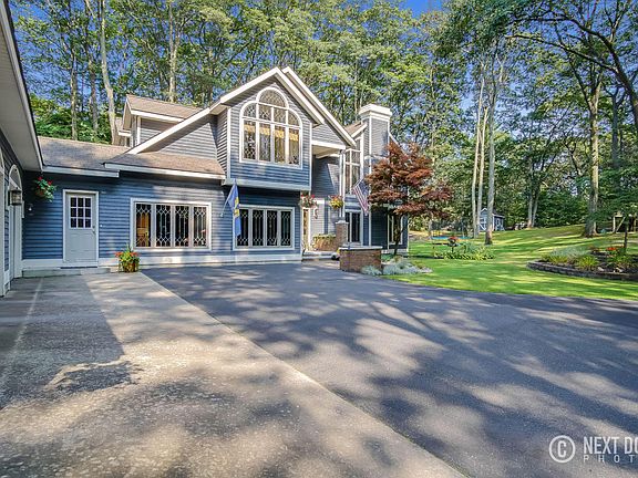 3rd image of 6621 Wildwood Dr