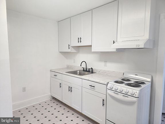 3rd image of 3312 Wilson Ave