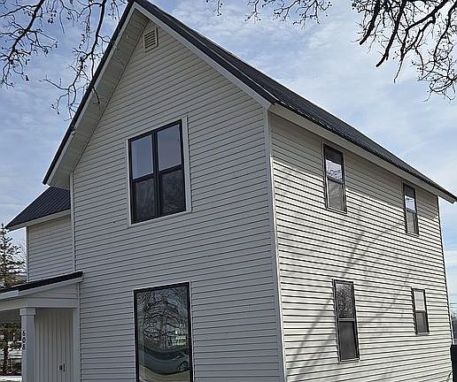 2nd image of 608 W Delaware St