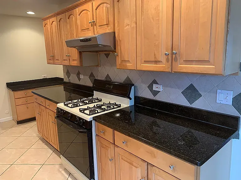 18 W Stevenson Dr — Photo 12