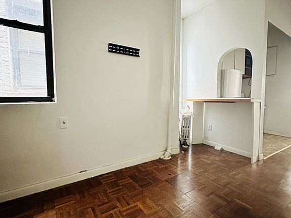 3rd image of 424 E 66th St APT 4FW