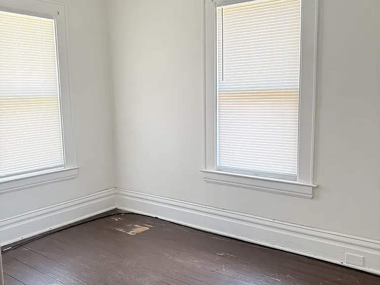 2405 Vaughan Ave — Photo 8