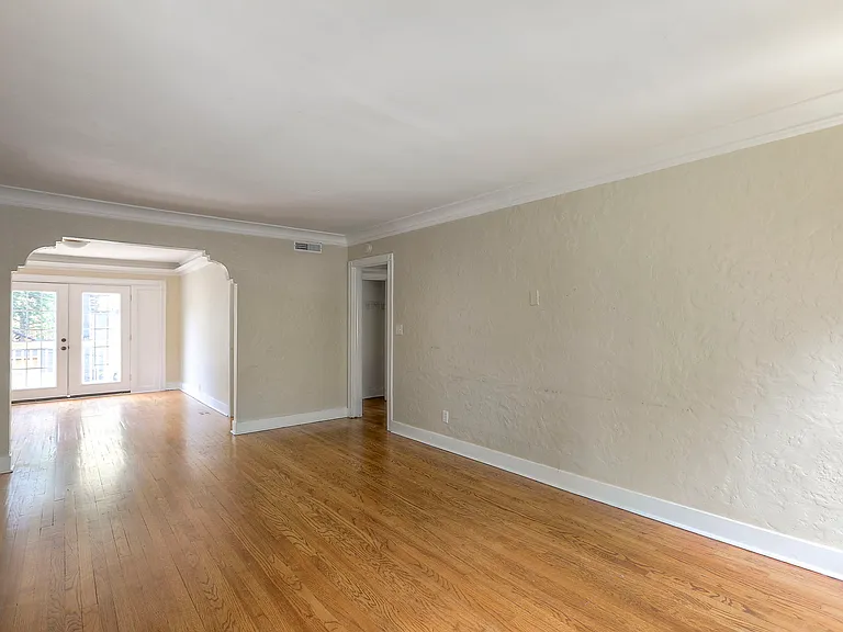 421 E Meyer Blvd — Photo 3