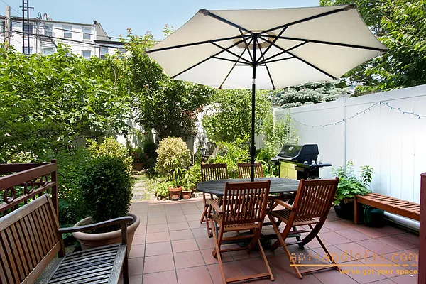 Sold by aptsandlofts.com | media 9