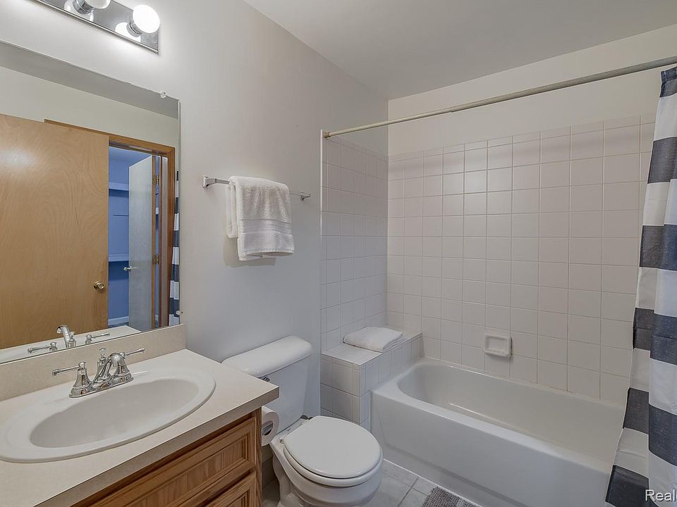 2154 Frazho Rd, photo 21